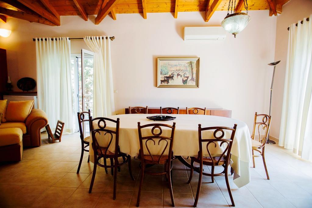 Loft Near The Beach Loutraki  Exterior photo